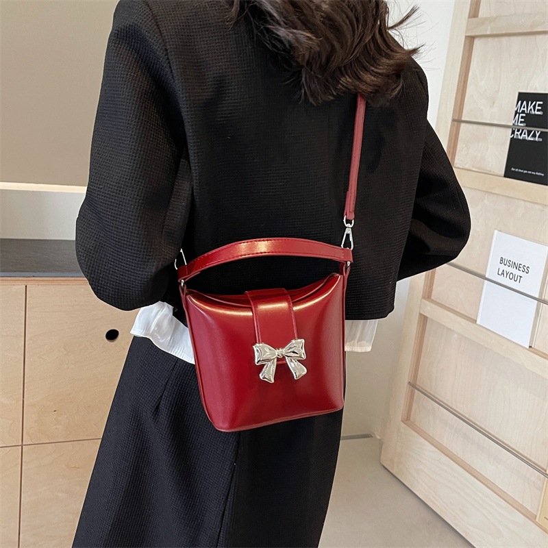 Women's Bow Knot Classic Style Flip Cover Bucket Bag display picture 10