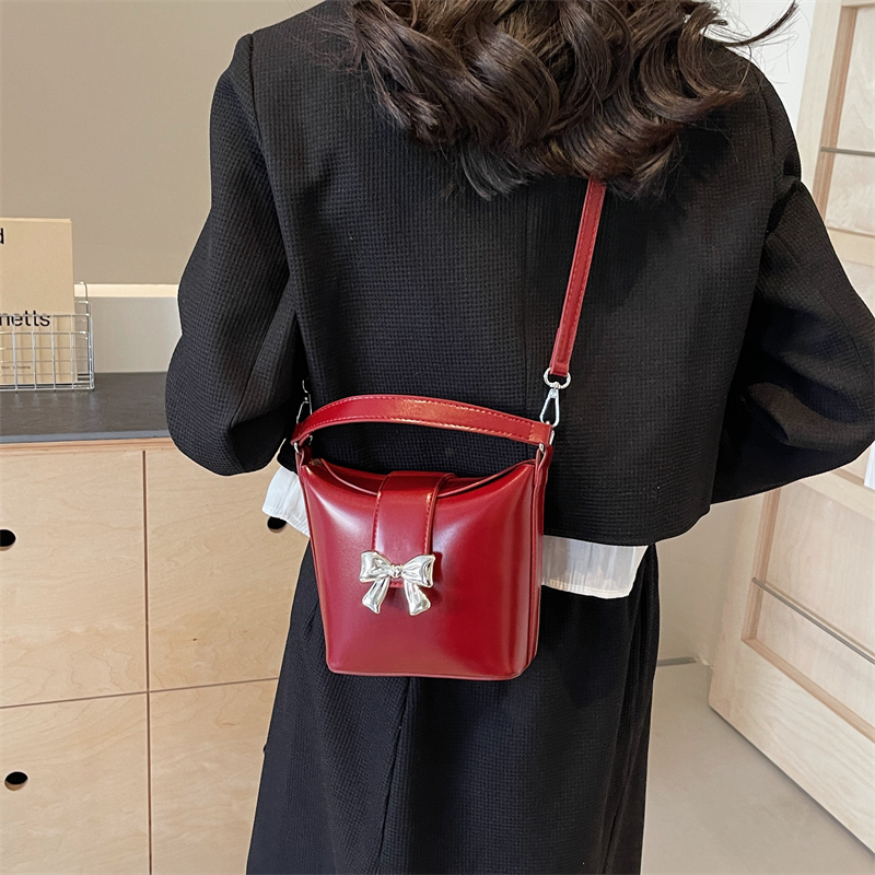 Women's Bow Knot Classic Style Flip Cover Bucket Bag display picture 25