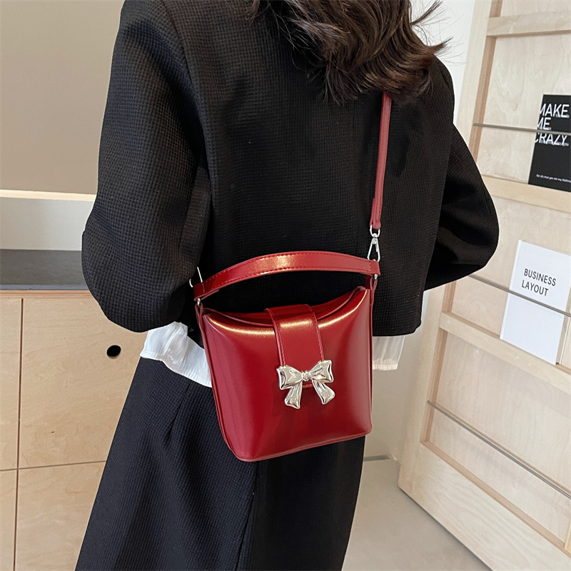 Women's Bow Knot Classic Style Flip Cover Bucket Bag display picture 9