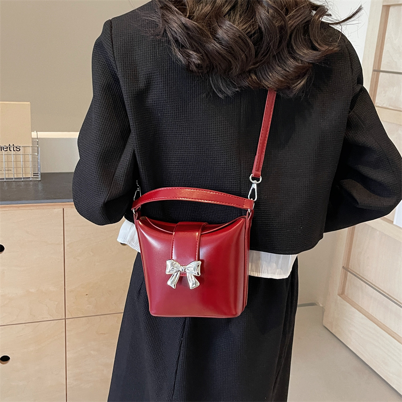 Women's Bow Knot Classic Style Flip Cover Bucket Bag display picture 21