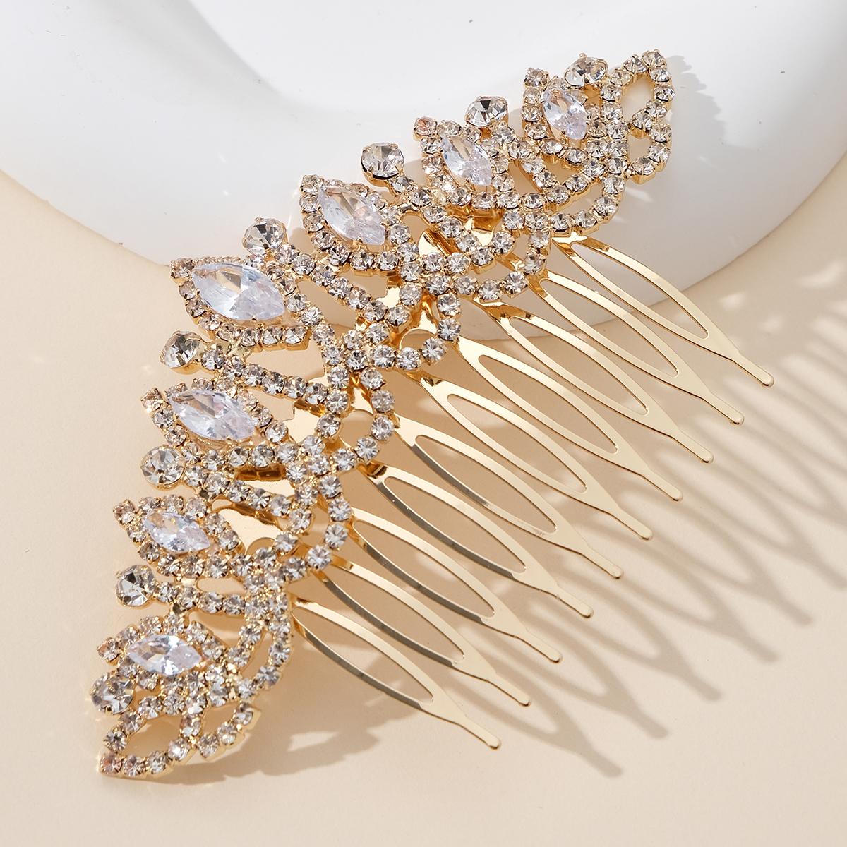 Women's Vacation Sweet Solid Color Alloy Inlay Rhinestones Insert Comb display picture 2