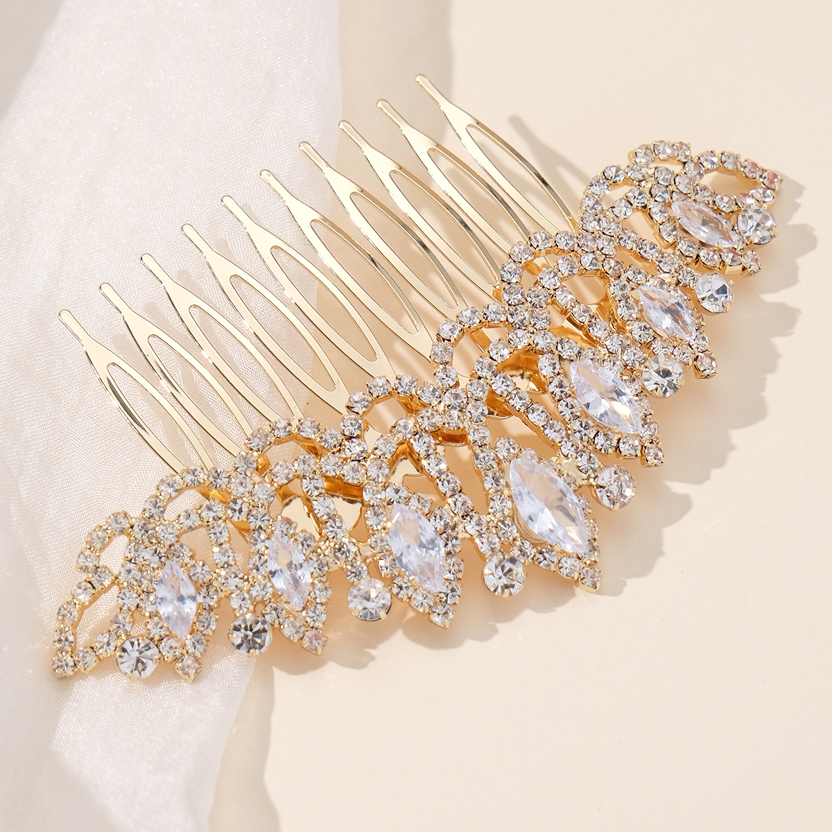 Women's Vacation Sweet Solid Color Alloy Inlay Rhinestones Insert Comb display picture 3