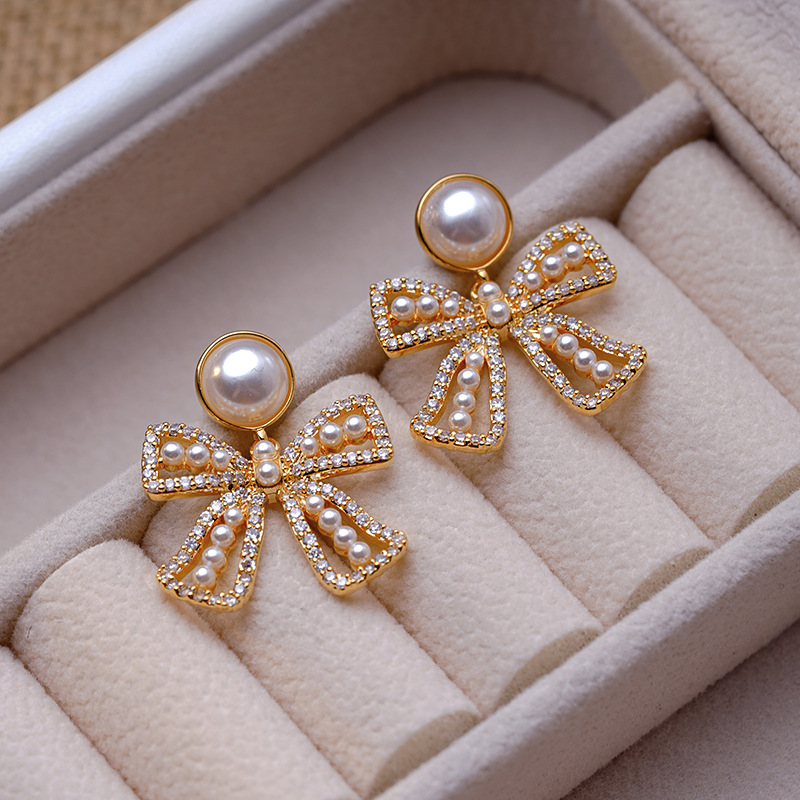 1 Paar Elegant Bogenknoten Inlay Kupfer Perle 18 Karat Vergoldet Tropfenohrringe display picture 4