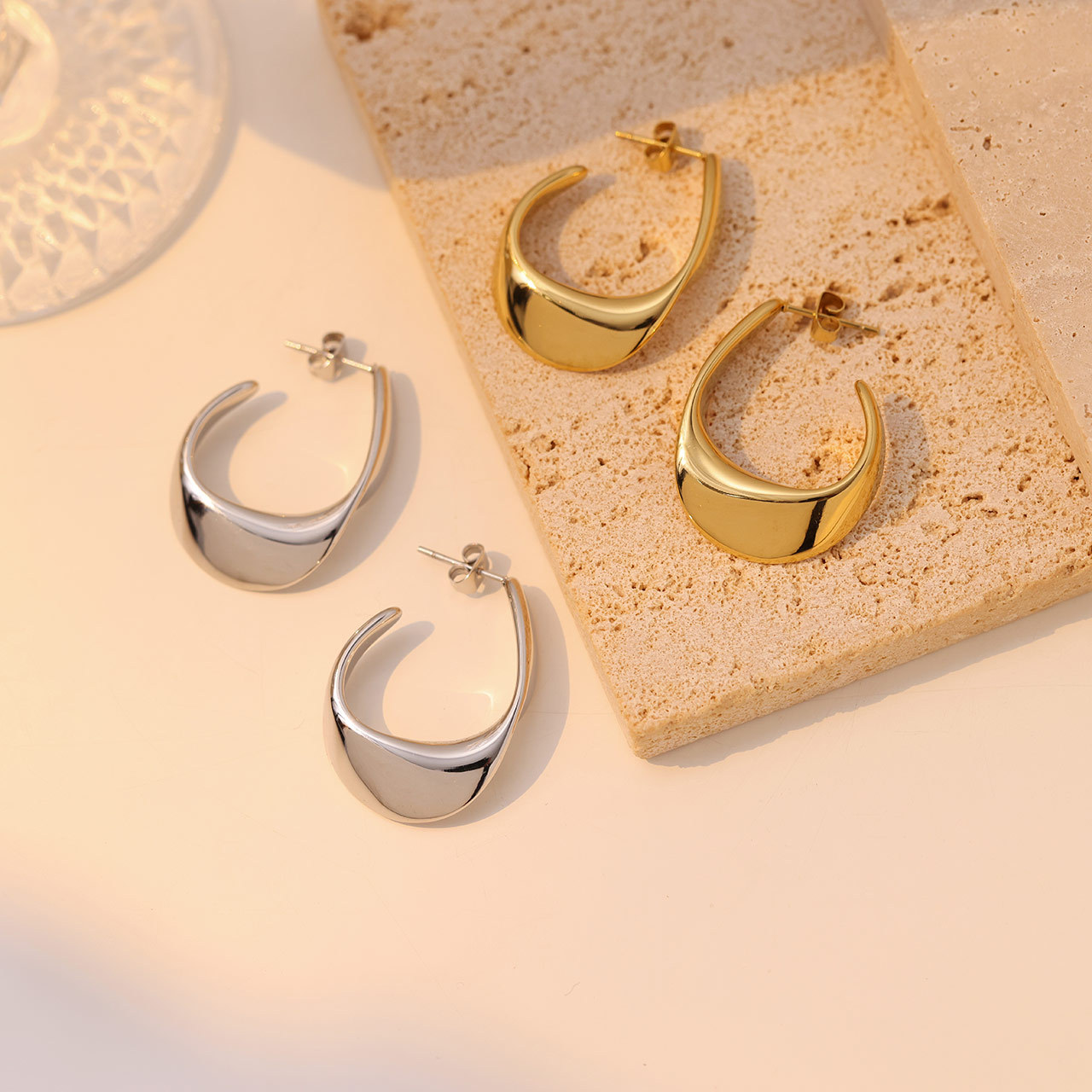 1 Pair Casual Vintage Style Simple Style Solid Color Stainless Steel White Gold Plated Gold Plated Ear Studs display picture 1