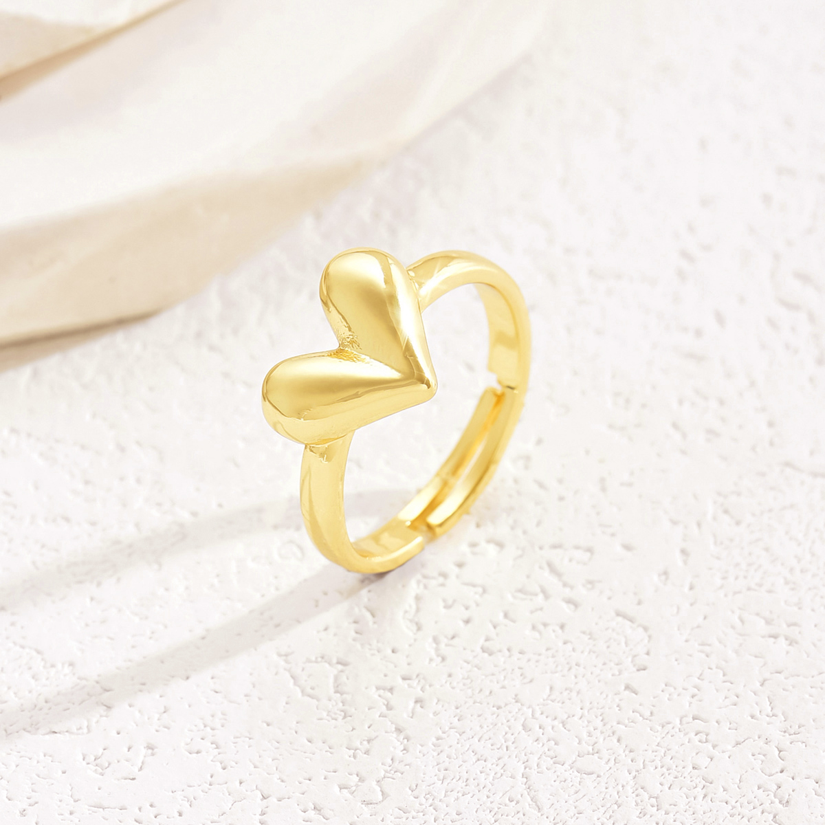 Wholesale Vintage Style Pastoral Simple Style Heart Shape Solid Color Copper 18K Gold Plated Open Rings display picture 2