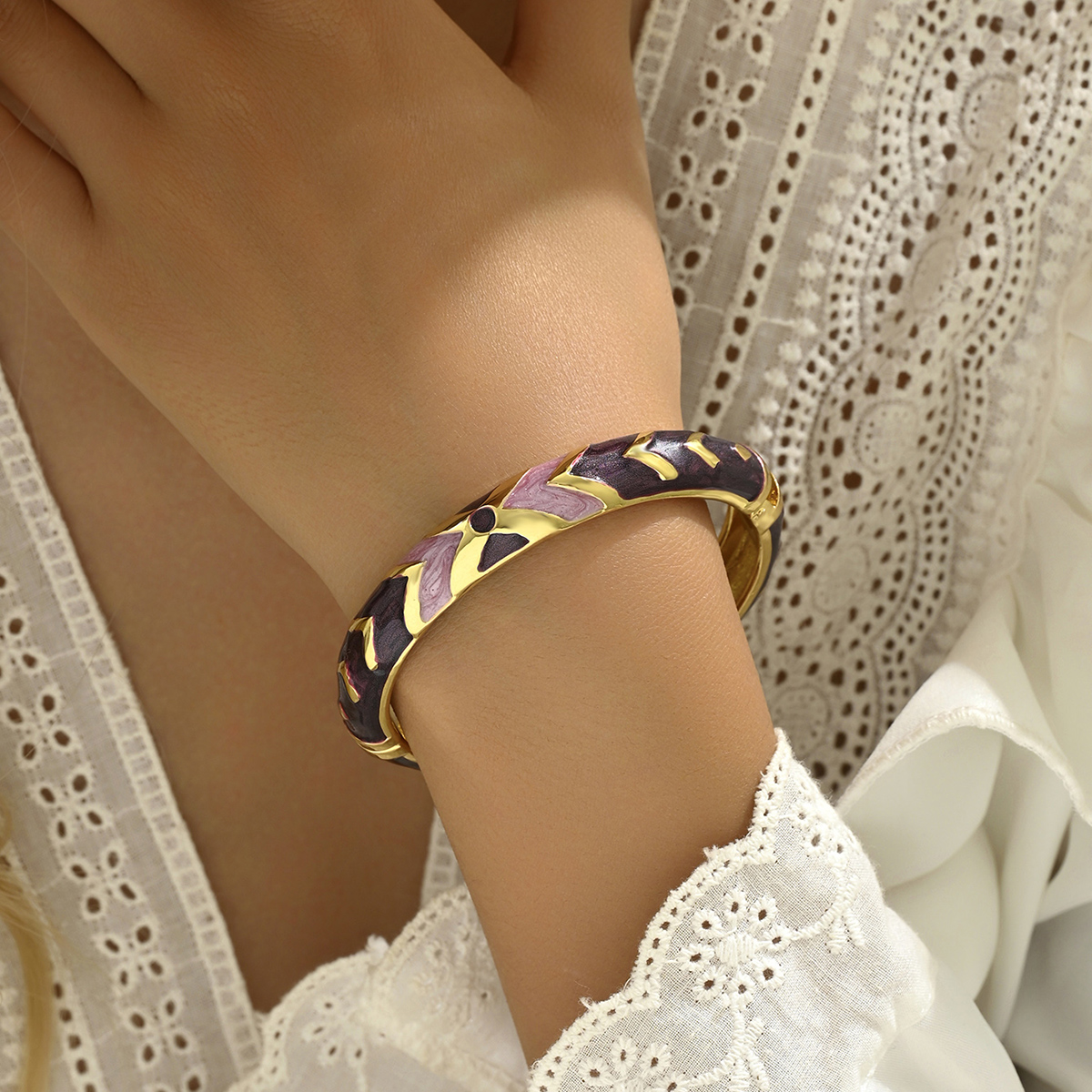 Sweet Pastoral Color Block Zinc Alloy Printing Stripe 18K Gold Plated Women's Bangle display picture 2