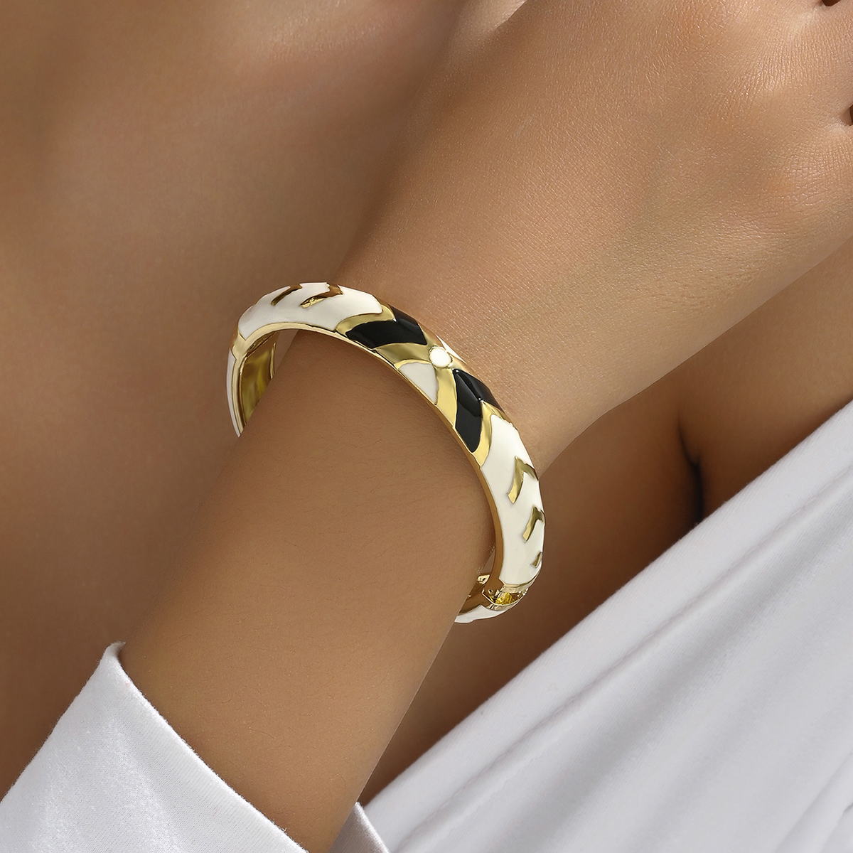 Sweet Pastoral Color Block Zinc Alloy Printing Stripe 18K Gold Plated Women's Bangle display picture 10