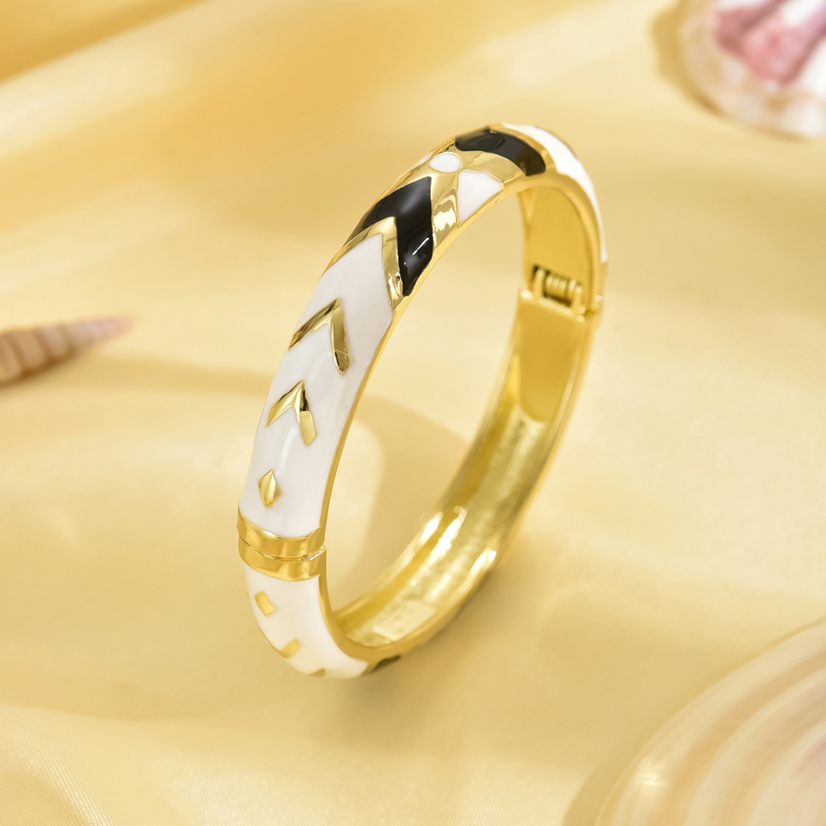 Sweet Pastoral Color Block Zinc Alloy Printing Stripe 18K Gold Plated Women's Bangle display picture 12