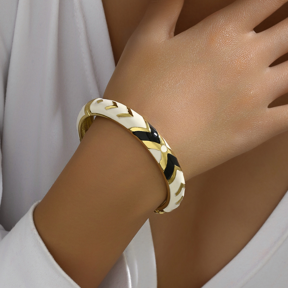 Sweet Pastoral Color Block Zinc Alloy Printing Stripe 18K Gold Plated Women's Bangle display picture 15