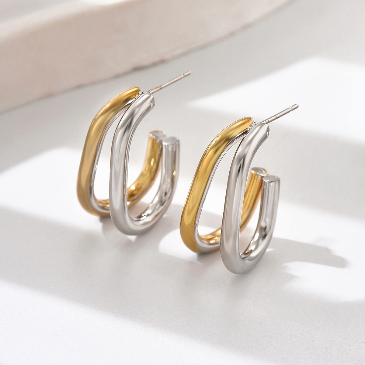 1 Pair Sweet Simple Style Classic Style Geometric 201 Stainless Steel 18K Gold Plated Ear Studs display picture 1