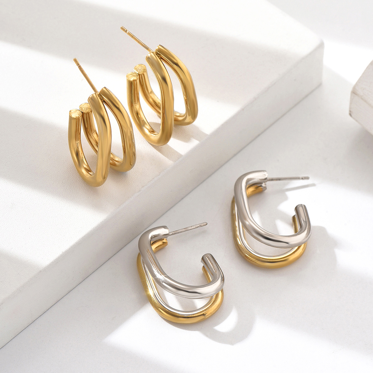 1 Pair Sweet Simple Style Classic Style Geometric 201 Stainless Steel 18K Gold Plated Ear Studs display picture 3