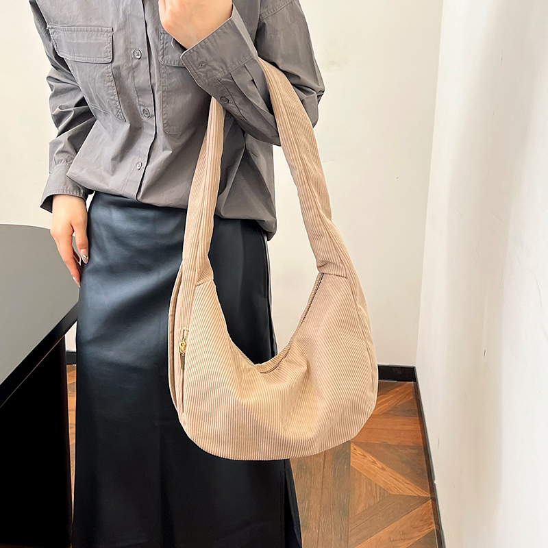 امرأة سروال قصير اللون الصامد نمط خمر شكل وسادة سحاب البنطلون حقيبة الإبط display picture 4