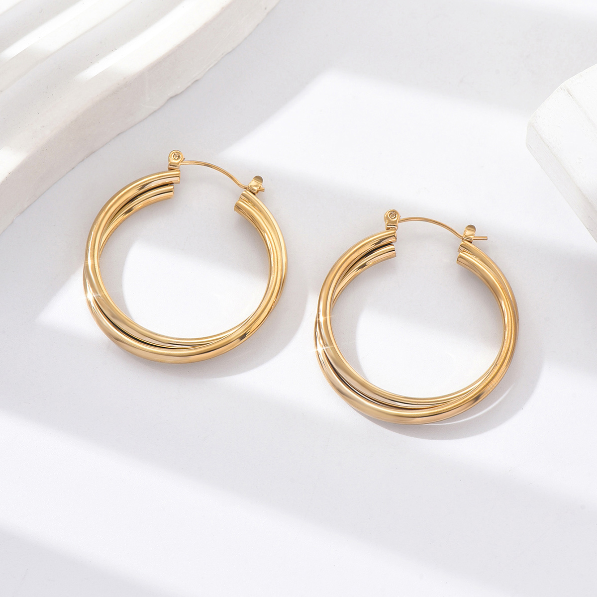1 Pair Sweet Pastoral Simple Style Twist 201 Stainless Steel 18K Gold Plated Earrings display picture 2