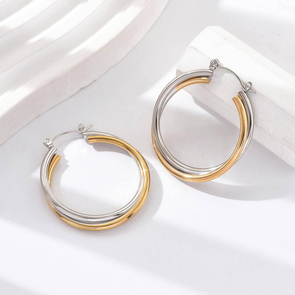1 Pair Sweet Pastoral Simple Style Twist 201 Stainless Steel 18K Gold Plated Earrings display picture 3