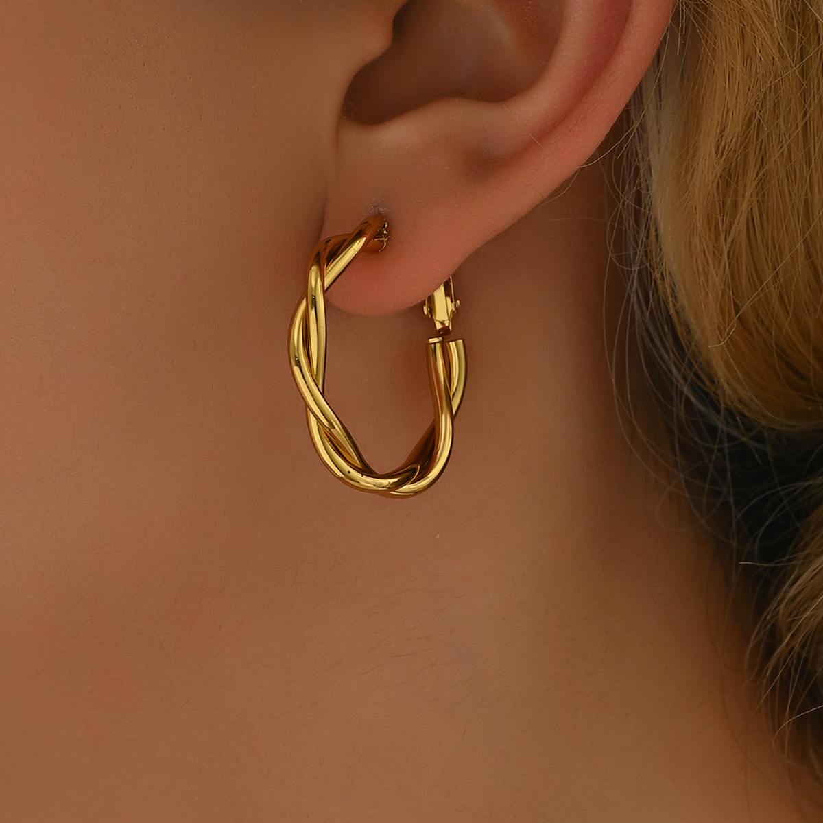 1 Pair Sweet Pastoral Simple Style Twist 201 Stainless Steel 18K Gold Plated Earrings display picture 6
