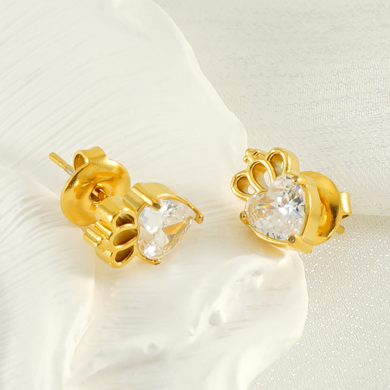 1 Pair Queen Shiny Heart Shape Crown Inlay 304 Stainless Steel Zircon 18K Gold Plated Ear Studs display picture 5