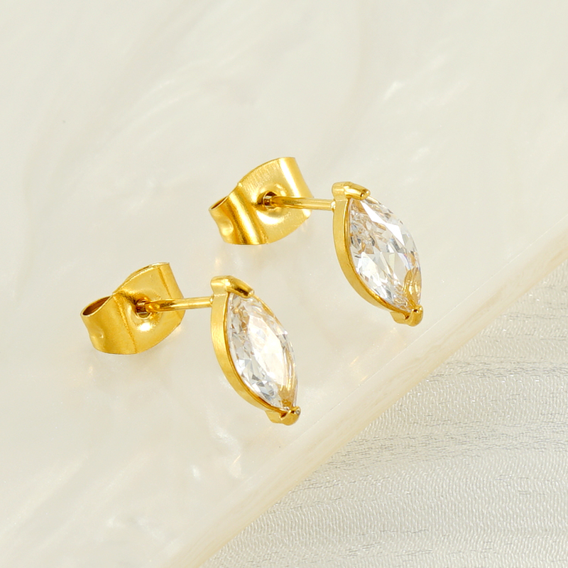 1 Pair Queen Shiny Heart Shape Crown Inlay 304 Stainless Steel Zircon 18K Gold Plated Ear Studs display picture 9