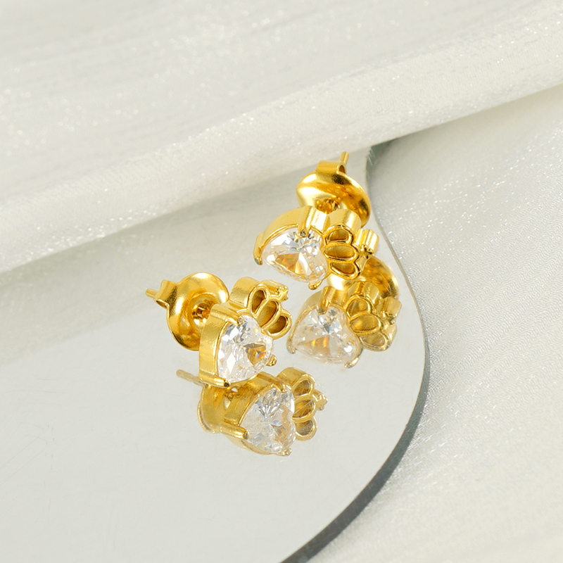 1 Pair Queen Shiny Heart Shape Crown Inlay 304 Stainless Steel Zircon 18K Gold Plated Ear Studs display picture 4