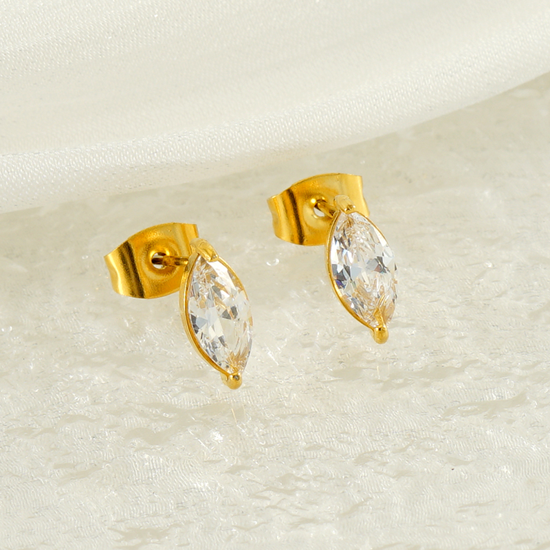 1 Pair Queen Shiny Heart Shape Crown Inlay 304 Stainless Steel Zircon 18K Gold Plated Ear Studs display picture 8