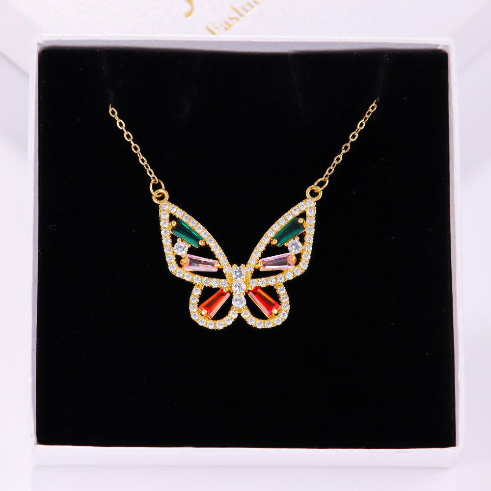 Elegante Mariposa Acero Inoxidable Piedras Preciosas Artificiales Cobre Embutido Circón Chapados en oro de 18k Mujeres Collar Colgante display picture 10