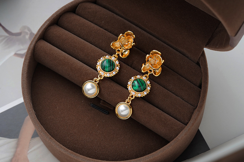 1 Pair Elegant Vintage Style Flower Inlay Copper Artificial Pearls Malachite 18K Gold Plated Drop Earrings display picture 2