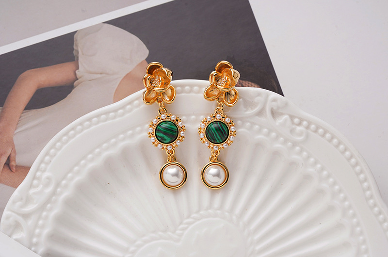 1 Paire Élégant Style Vintage Fleur Incruster Le Cuivre Perles Artificielles Malachite Plaqué Or 18K Boucles D'oreilles display picture 4