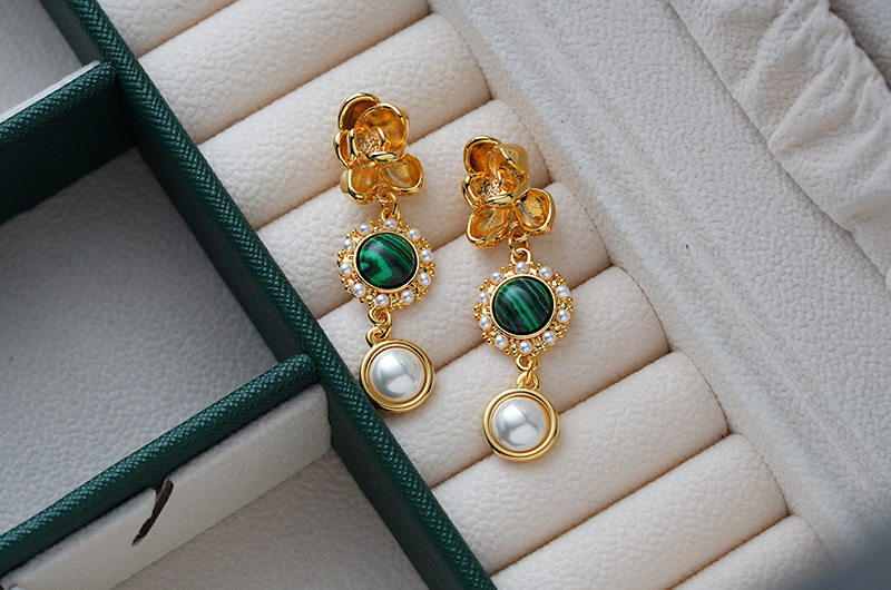 1 Pair Elegant Vintage Style Flower Inlay Copper Artificial Pearls Malachite 18K Gold Plated Drop Earrings display picture 5