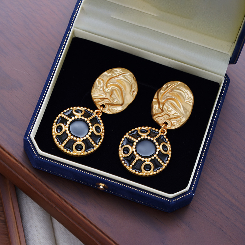 1 Pair Elegant Vintage Style French Style Round Enamel Pleated Alloy 18K Gold Plated Drop Earrings display picture 2