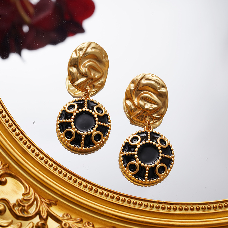 1 Pair Elegant Vintage Style French Style Round Enamel Pleated Alloy 18K Gold Plated Drop Earrings display picture 4