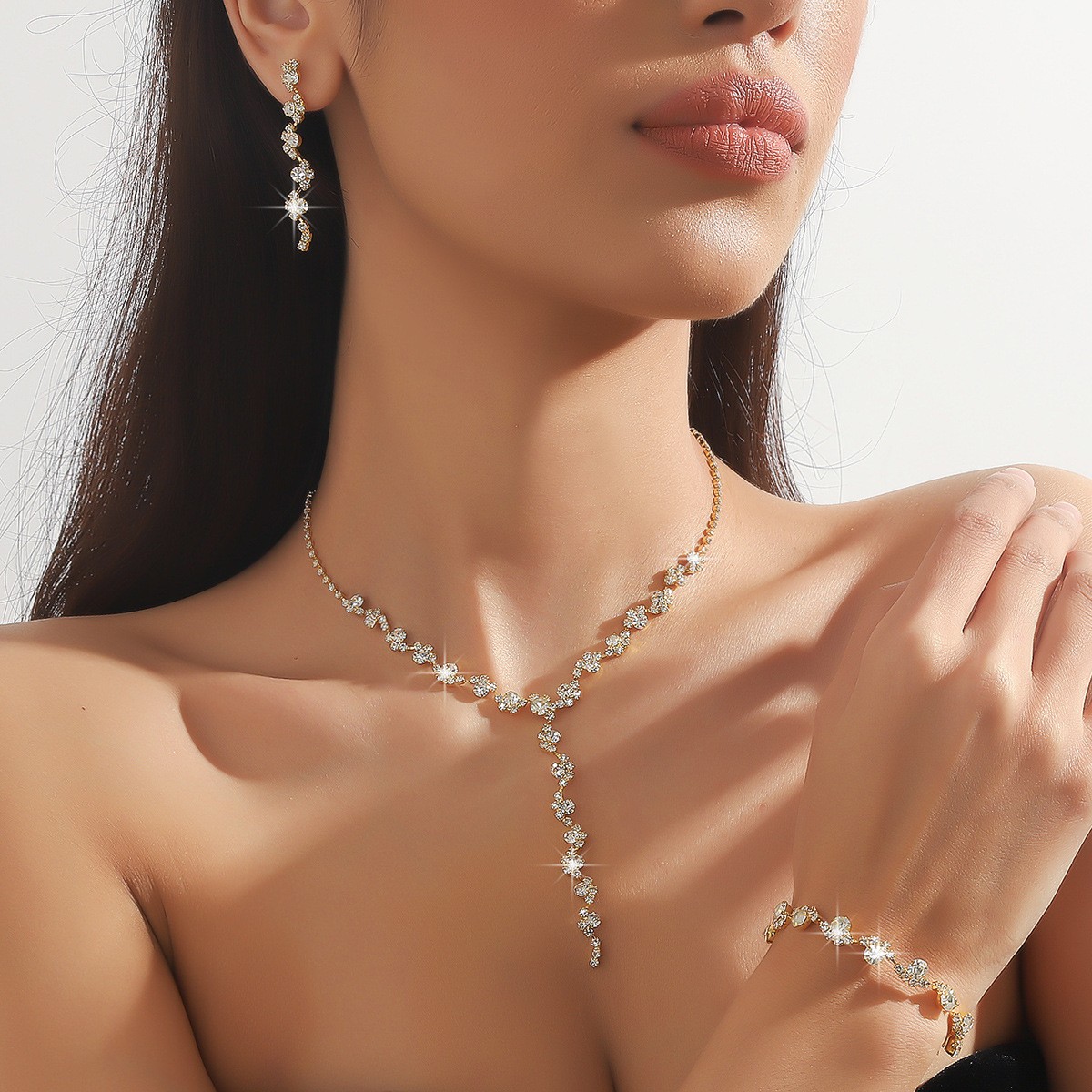 Cobre Chapado En Oro Plateado Elegante Lujoso Geométrico Embutido Diamantes De Imitación Pulsera Aretes Collar display picture 2