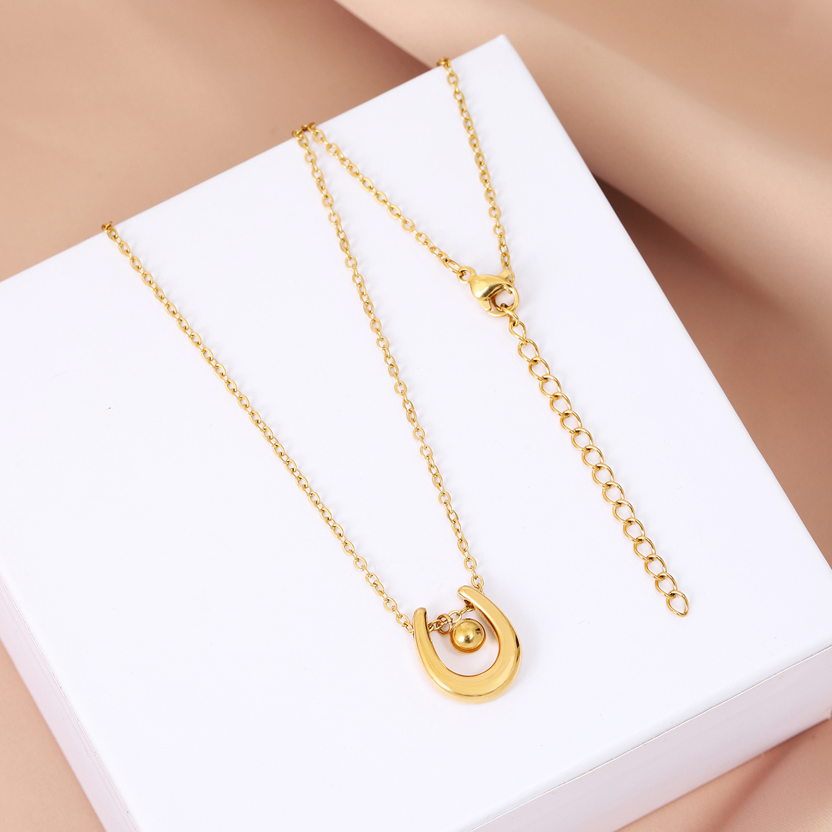 Stainless Steel Simple Style Classic Style U Shape Plating Pendant Necklace display picture 9