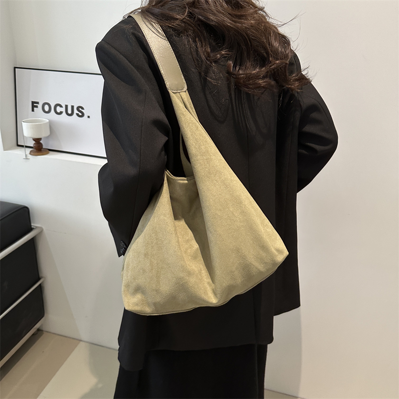 Women's Pu Leather Solid Color Streetwear Zipper Shoulder Bag display picture 8