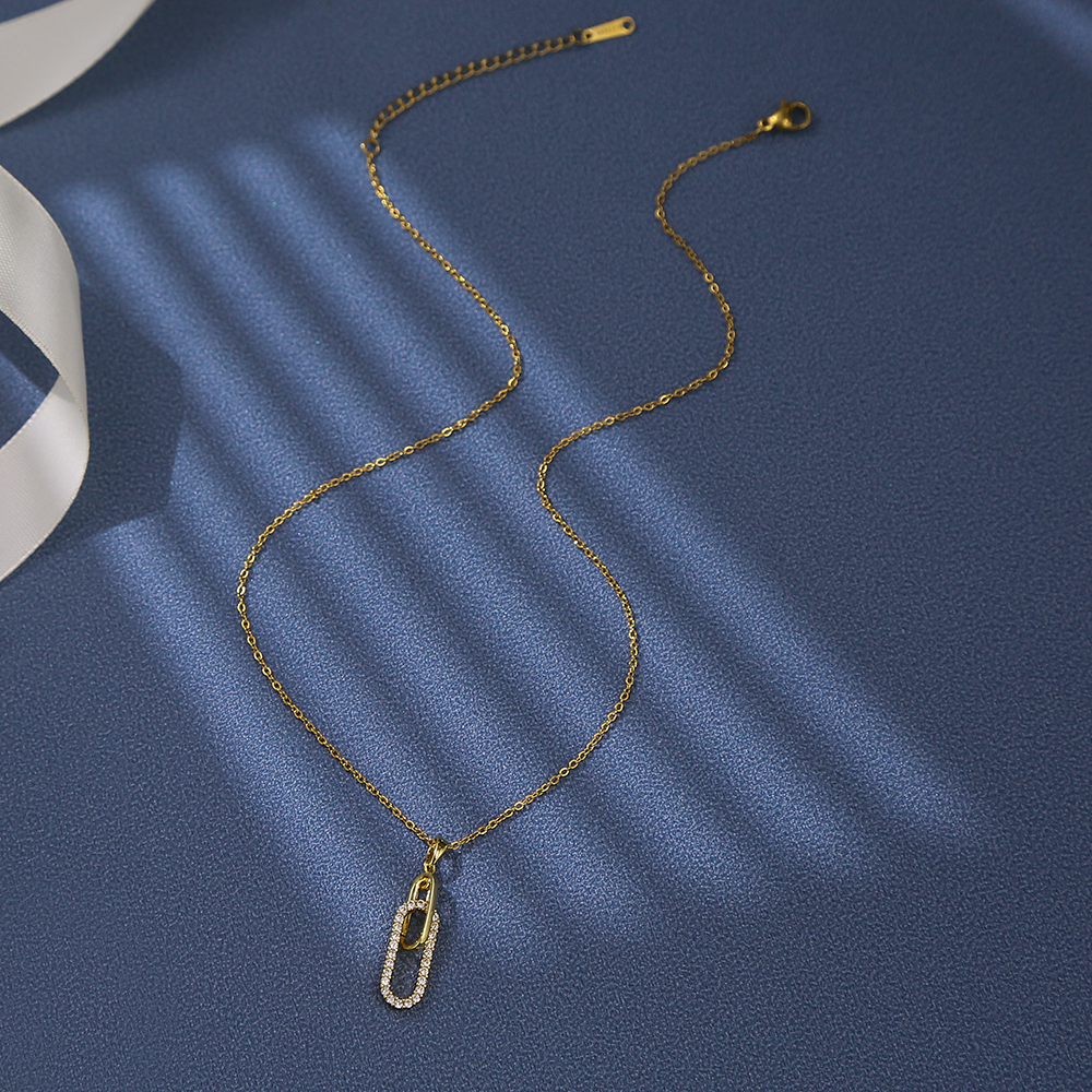 Acero Titanio Chapados en oro de 18k Estilo IG Elegante Estilo Simple Embutido Clip De Papel Oval Circón Collar Colgante display picture 3