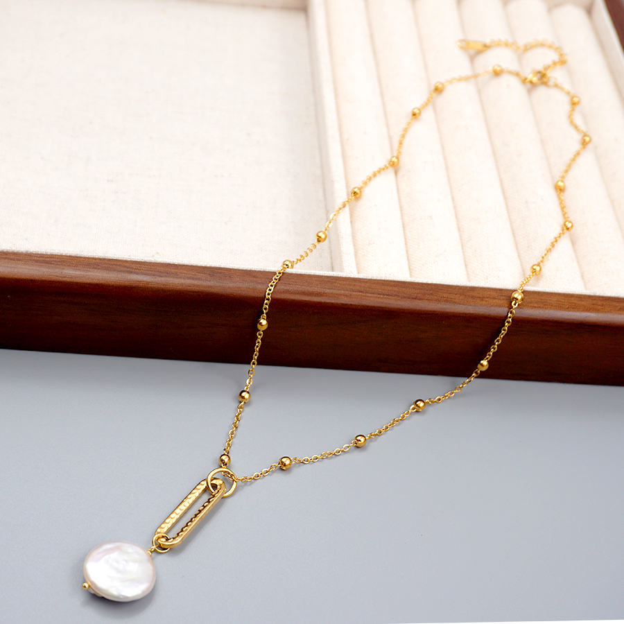 Freshwater Pearl Titanium Steel Gold Plated Vintage Style Baroque Style Chain Round Pendant Necklace display picture 3