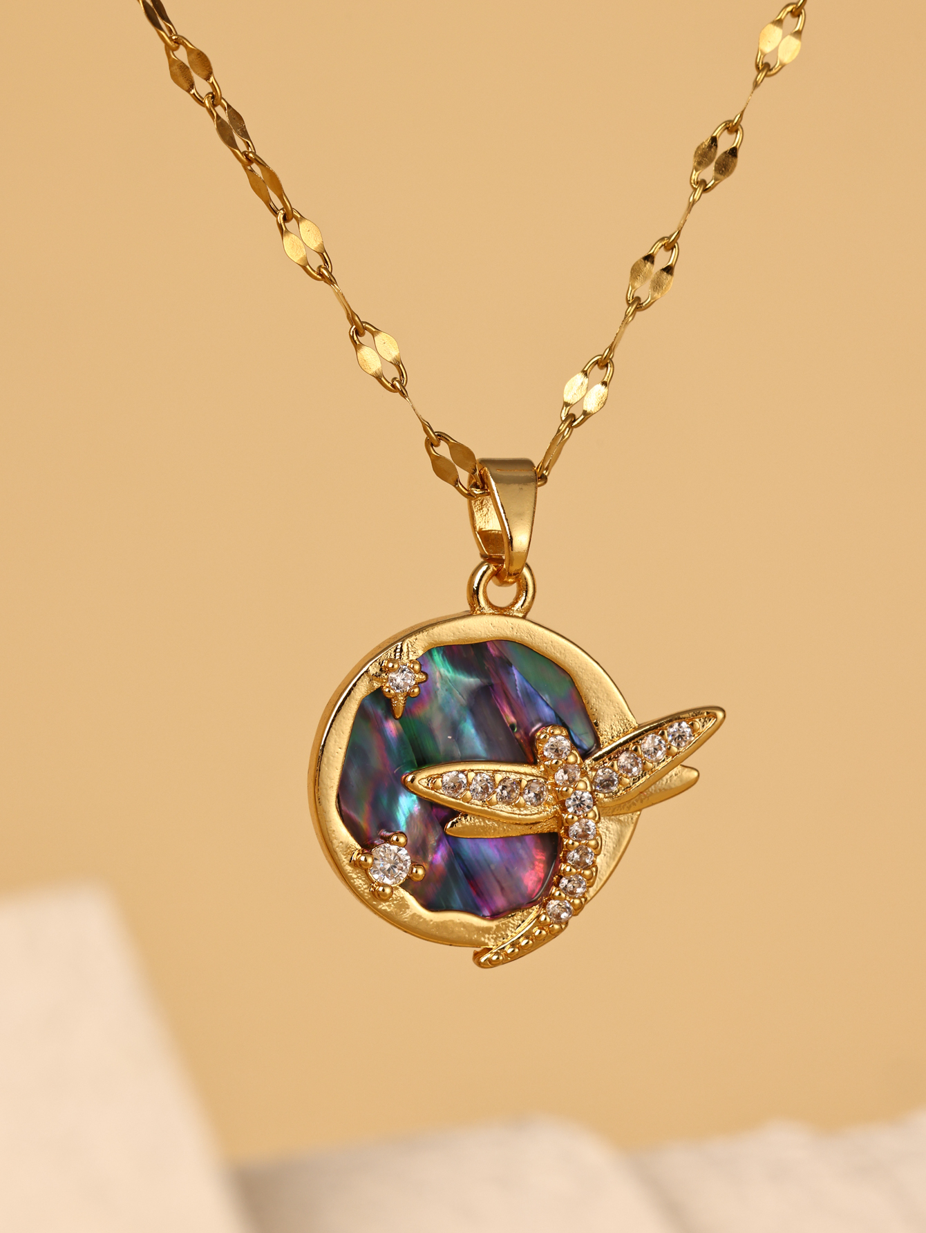 Stainless Steel 18K Gold Plated IG Style Luxurious Round Dragonfly Painted Inlay Shell Zircon Pendant Necklace display picture 1