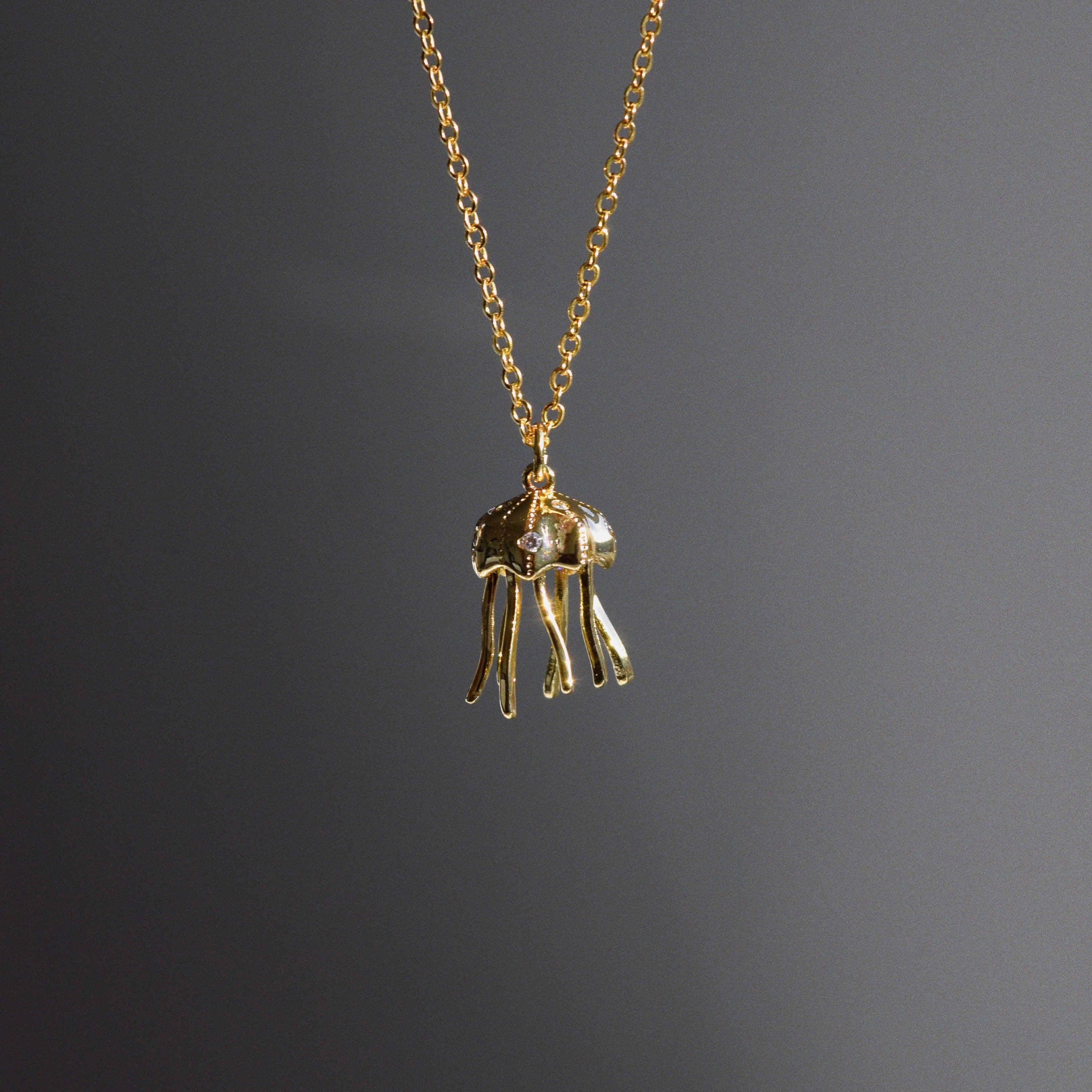 Kupfer Vergoldet Elegant Einfacher Stil Strassenmode Inlay Tintenfisch Perle Halskette Mit Anhänger display picture 3
