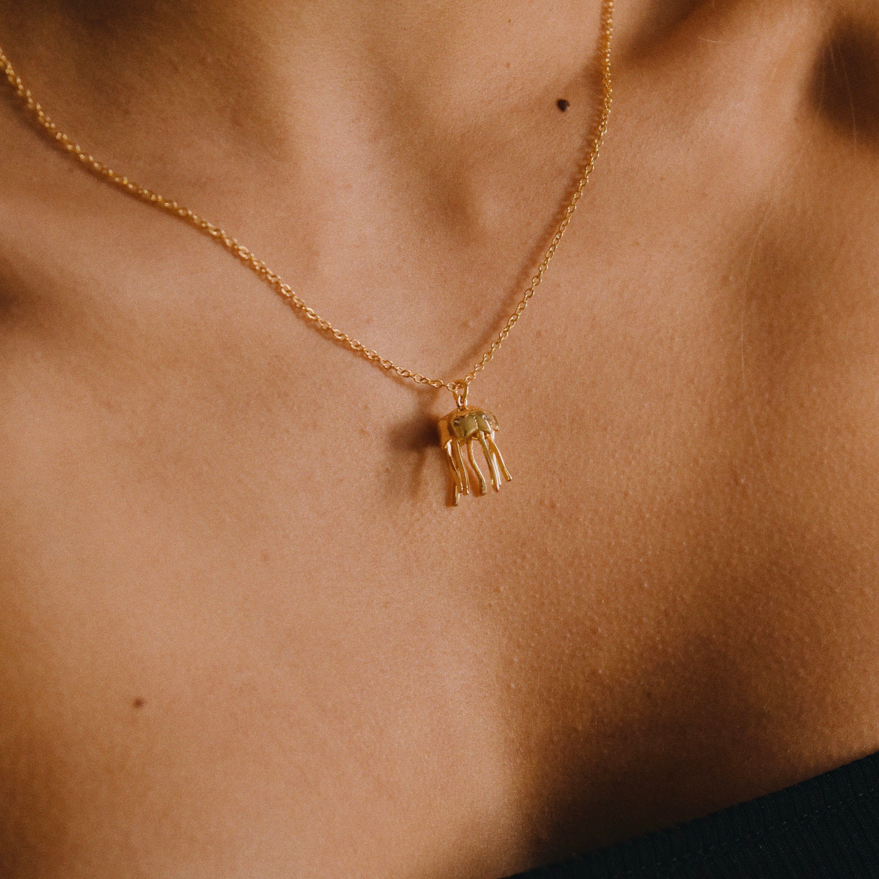 Kupfer Vergoldet Elegant Einfacher Stil Strassenmode Inlay Tintenfisch Perle Halskette Mit Anhänger display picture 5