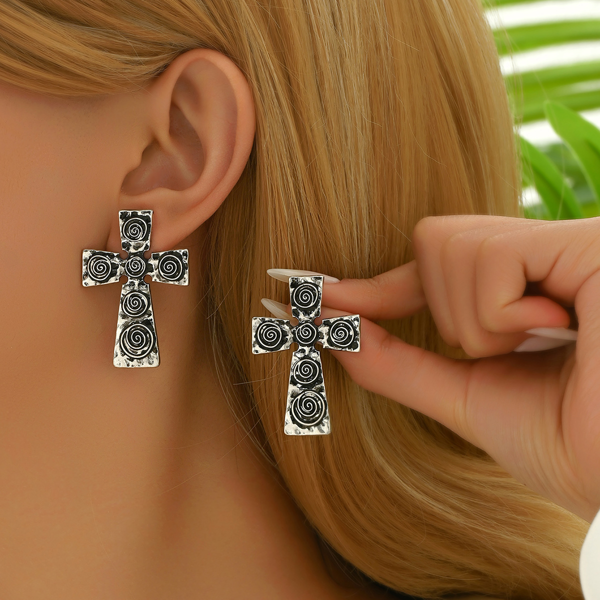 1 Pair Exaggerated Punk Cross Alloy Zinc Ear Studs display picture 5