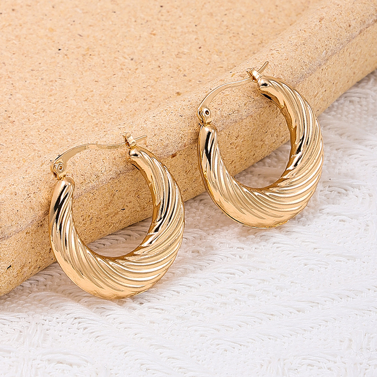 1 Pair Classic Style Geometric Plating Alloy Earrings display picture 5