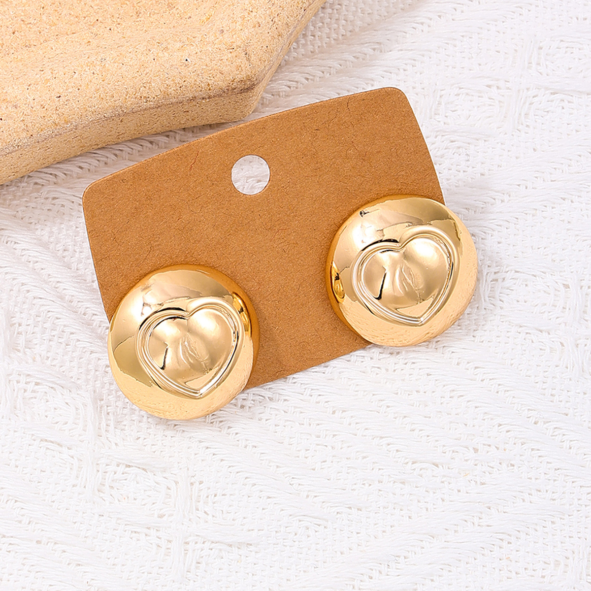 1 Pair Simple Style Round Heart Shape Alloy Ear Studs display picture 4