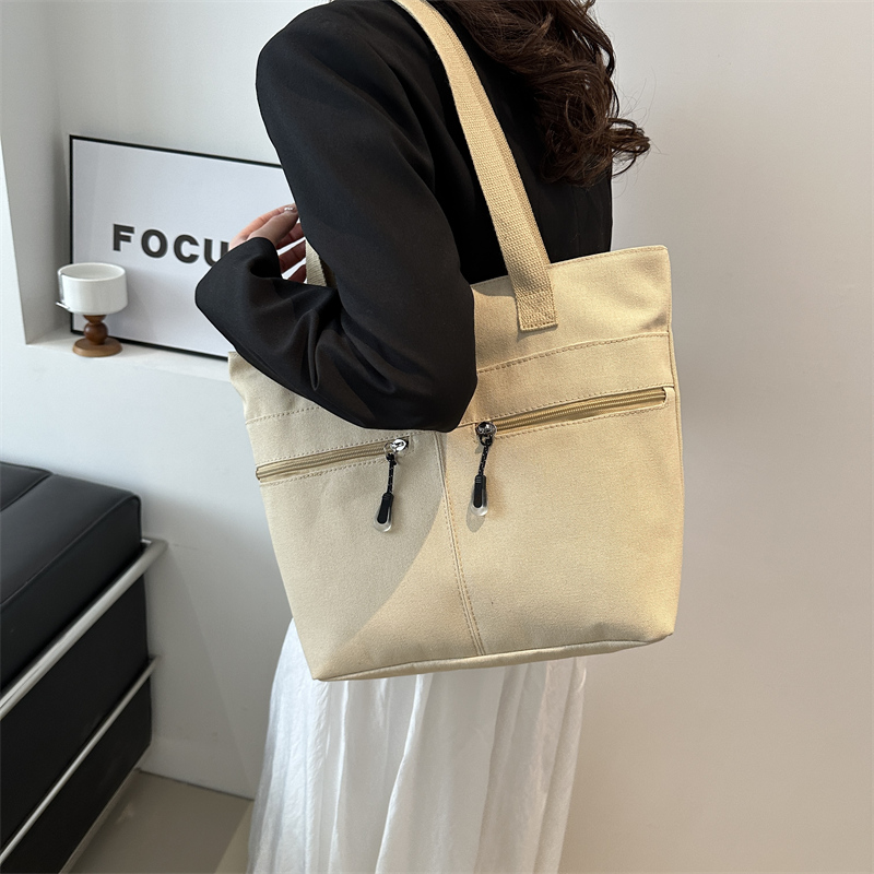 Women's Canvas Solid Color Classic Style Zipper Underarm Bag display picture 8
