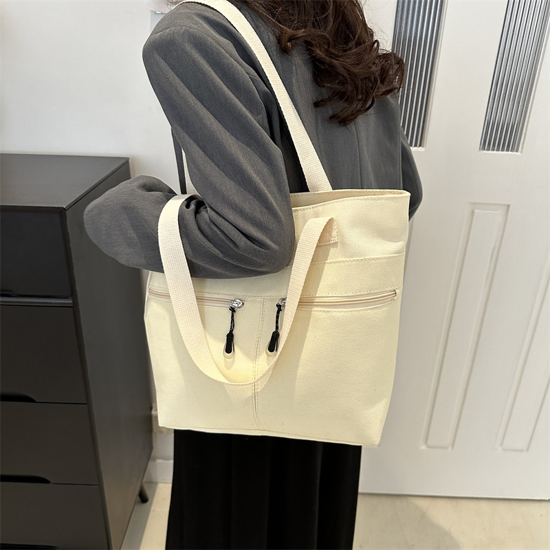 Women's Canvas Solid Color Classic Style Zipper Underarm Bag display picture 2