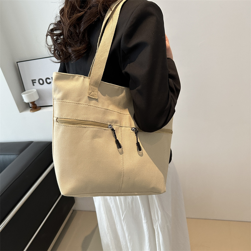 Women's Canvas Solid Color Classic Style Zipper Underarm Bag display picture 5
