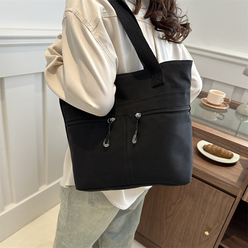 Women's Canvas Solid Color Classic Style Zipper Underarm Bag display picture 3