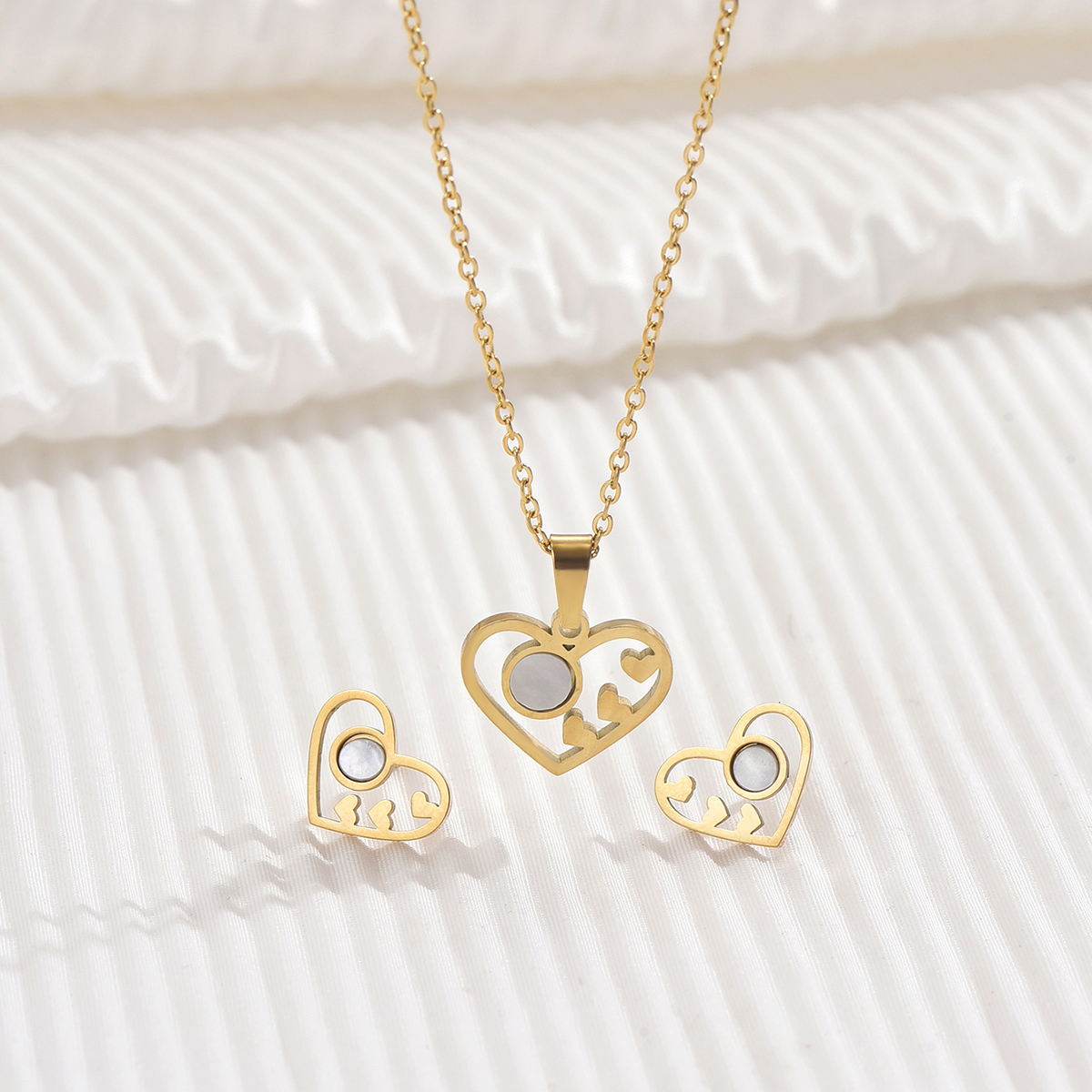 304 Stainless Steel Shell 14K Gold Plated Elegant Inlay Heart Shape Shell Jewelry Set display picture 2