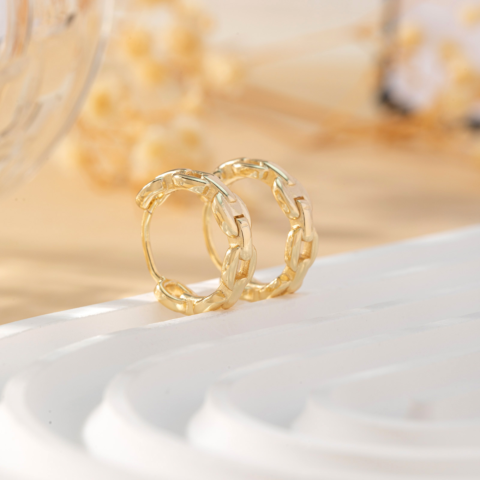 1 Paar Elegant Die Kette Handgemacht Überzug Metall Kupfer Weißgold Plattiert Vergoldet Reif Ohrringe display picture 1