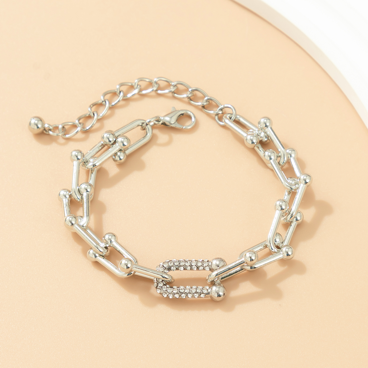 Elegant Classic Style U Shape Irregular Alloy Inlay Rhinestones Women's Bracelets display picture 5