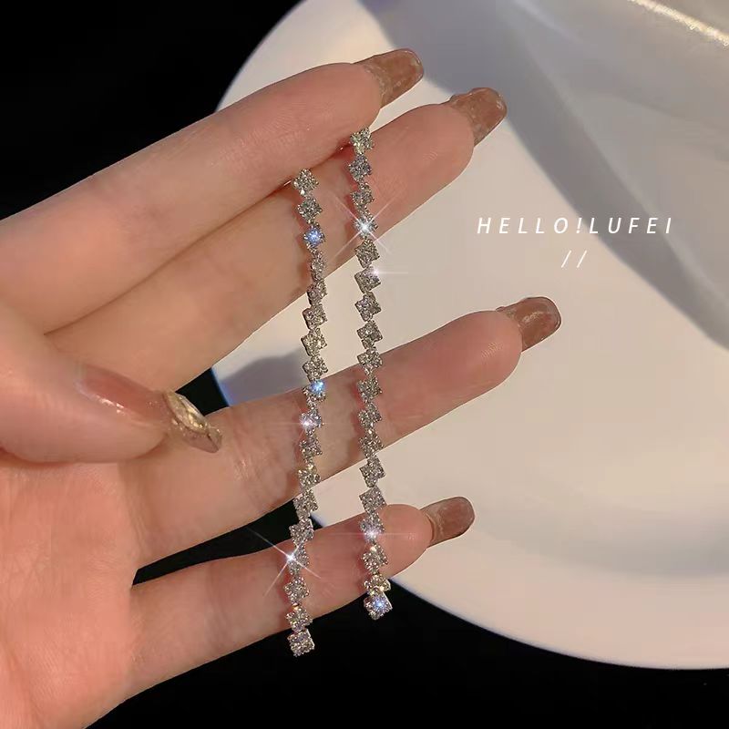 1 Pair Elegant Square Chain Handmade Chain Inlay Metal Copper Zircon White Gold Plated Drop Earrings display picture 2