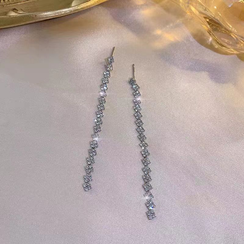 1 Pair Elegant Square Chain Handmade Chain Inlay Metal Copper Zircon White Gold Plated Drop Earrings display picture 4