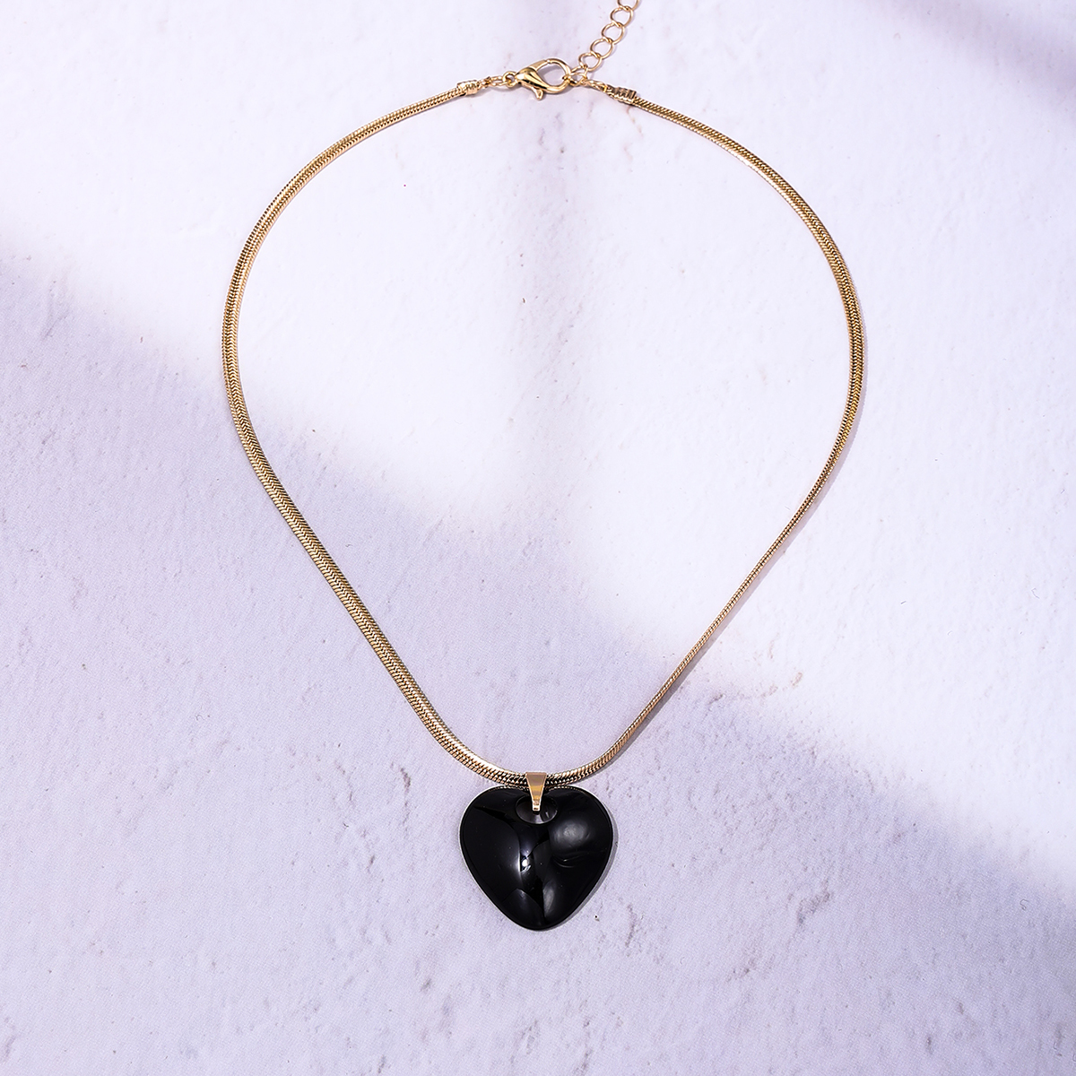 Sweet Classic Style Commute Heart Shape Arylic Copper Alloy Women's Pendant Necklace display picture 1